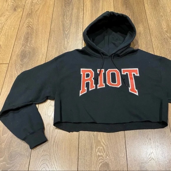 MISSGUIDED Women's Graphic Crop Hoodie in Black/Red│Size Small/Medium - Picture 13 of 17